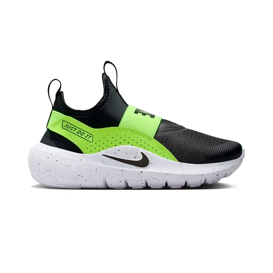 Tênis infantil Nike Flex Runner 4 preto com detalhes em verde fluor, vista frontal